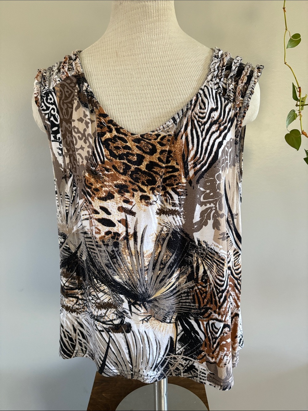 Sleeveless Animal & Botanical Print Tank Top in Brown Multi
